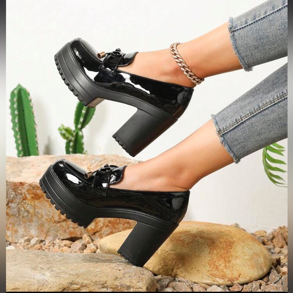 Chucky black heel with bow tie 🖤